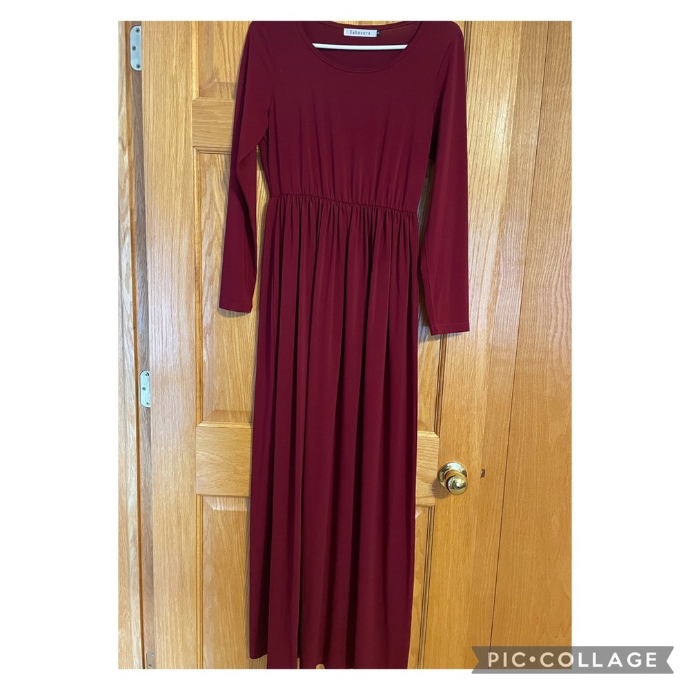 Long sleeve, maxi dress.